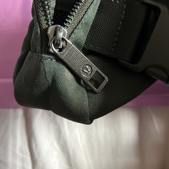 Lululemon - Picture 6 of 8